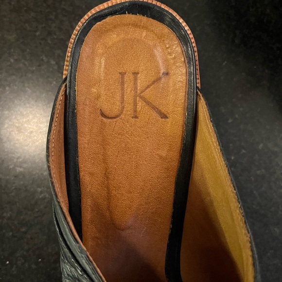 Argentina shoe designer Jessica Kessel black clog with orange lace - Picture 6 of 7